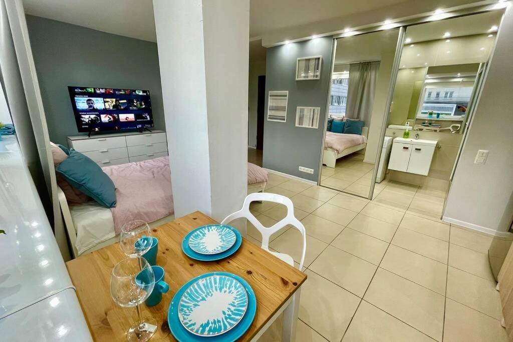 Gold 3 Metro X2 Wifi 300 Mbs 60'Tv Netflix Hbo Appletv+ Appartement Warschau Buitenkant foto